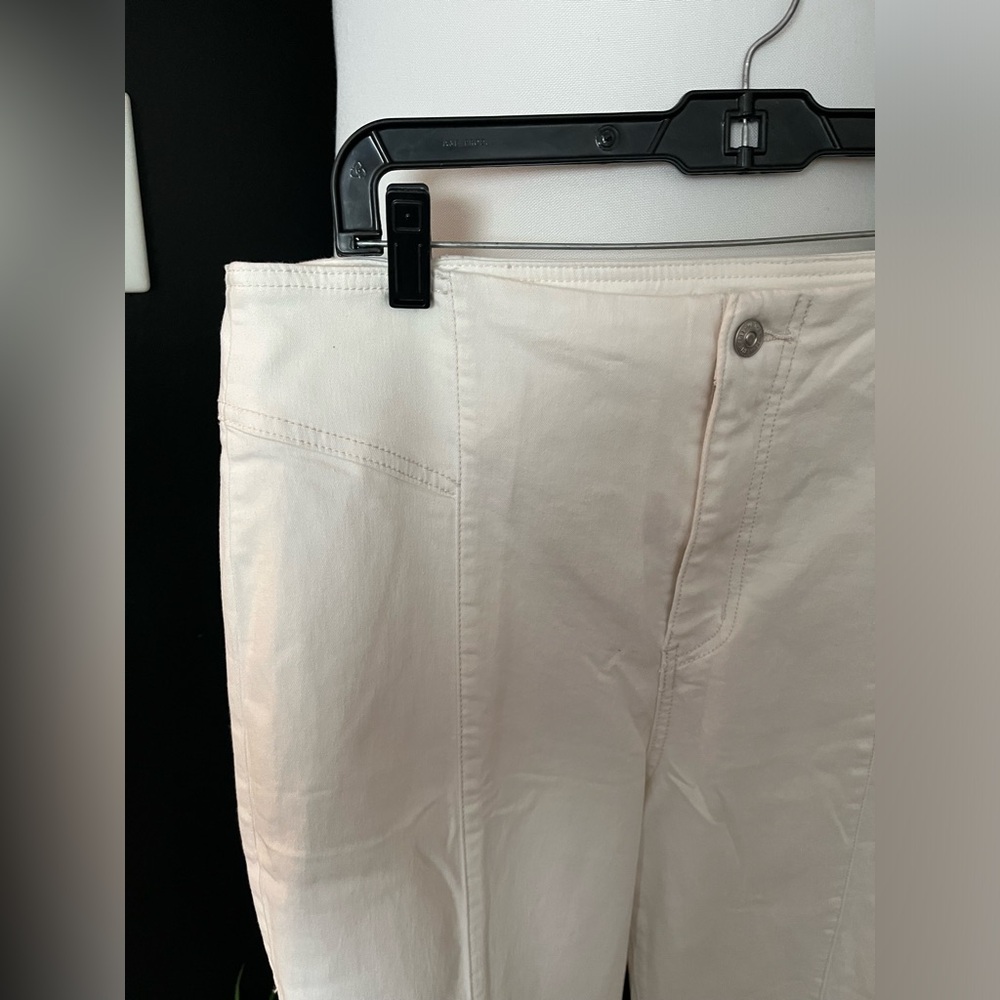 NWOT FREE PEOPLE We The Free CRVY Wild Honey Denim In White MSRP $98 Size 33 - Picture 7 of 11